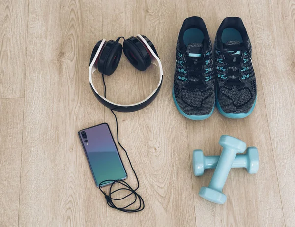 Akıllı Telefon Kulaklık Halterli Havalı Spor Ayakkabılar Çalışmaya Hazır Sağlıklı — Stok fotoğraf