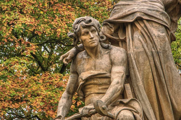 Prag 'daki Vysehrad' da heykeller