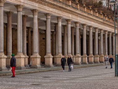 Şifalı sağlık kurallarıyla ünlü Colonnade kaplıcası.