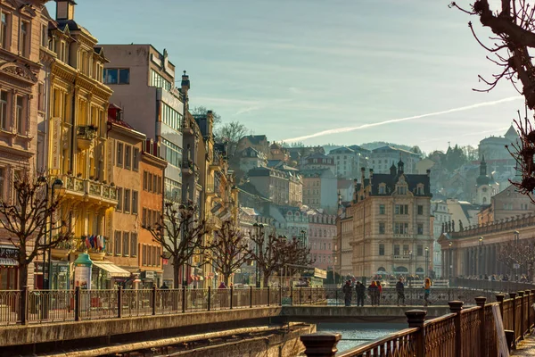 Città vecchia Karlovy Vary passeggiata invernale mattutina — Foto Stock