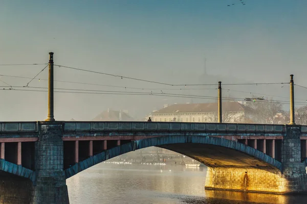 Autumn morning in Prague under the empty bridge — Stockfoto