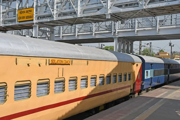 Spoorwegdienst Heeft Een Treinwagon Omgebouwd Tot Isolatiecoach Voor Patiënten Met — Stockfoto