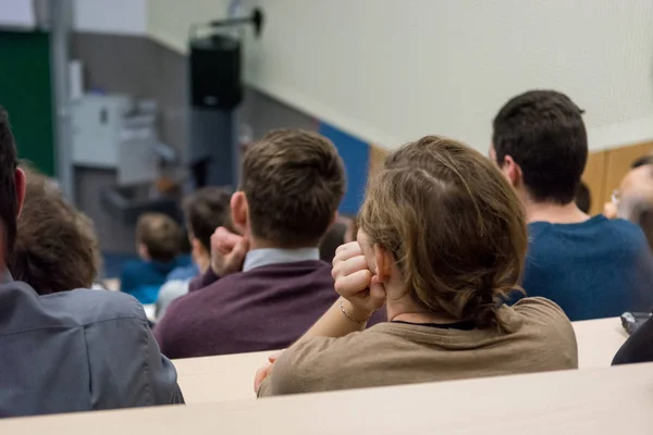 Publikum na vědecké konferenci. — Stock fotografie