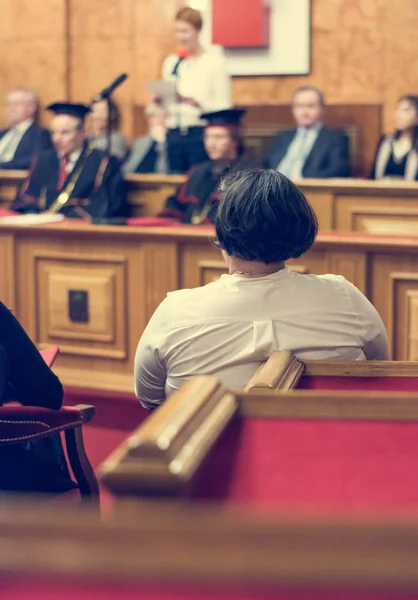 Publiken vid en officiell ceremoni. — Stockfoto