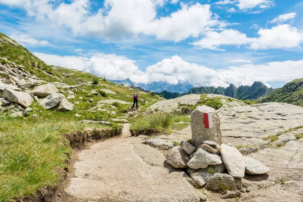 Trail tecken i bergen. — Stockfoto