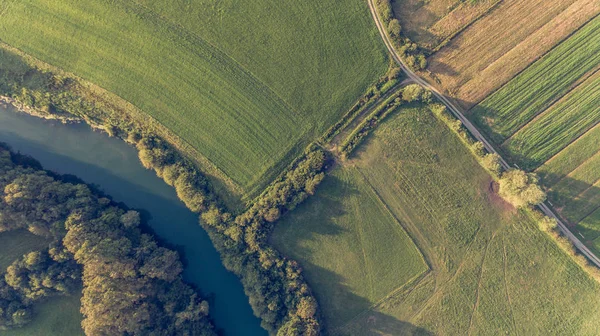 River bend surrounded by fields from birds eye view. — Stock Photo, Image