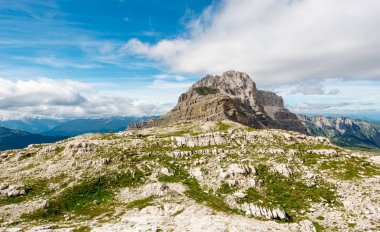 Passo Groste gelen İtalyan Dolomitler'in Panoramik dağ.