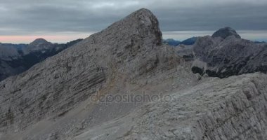 Dağ sırtı üst doğru yukarıda rising.