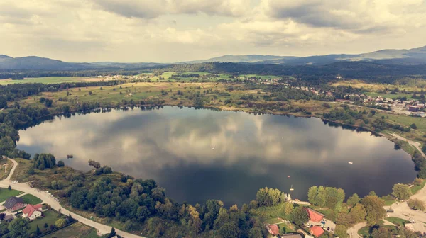 Vue aérienne d'un lac. — Photo