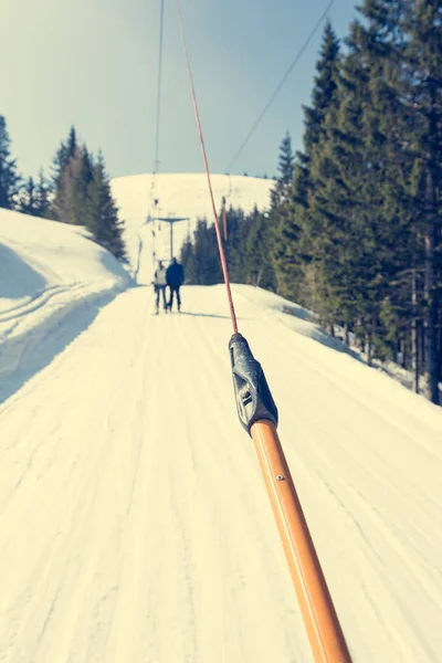 Riding een knop skilift oogpunt. — Stockfoto