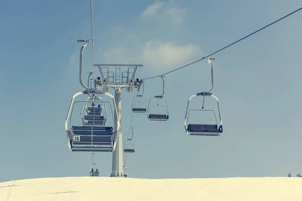 スキー リゾートのスキーリフト. — ストック写真