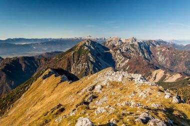 Panoramik manzaralı muhteşem dağ sırtı.