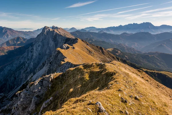 Panoramiczny widok na wspaniałe góry ridge. — Zdjęcie stockowe