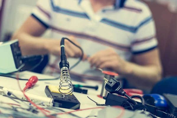 Alambres de soldadura para electricistas . — Foto de Stock