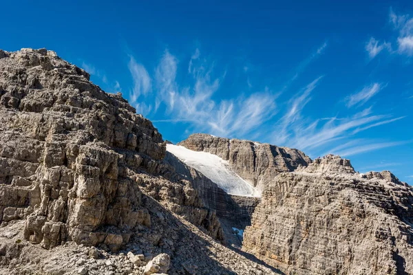 Glacier de montagne se terminant par une chute pure . — Photo