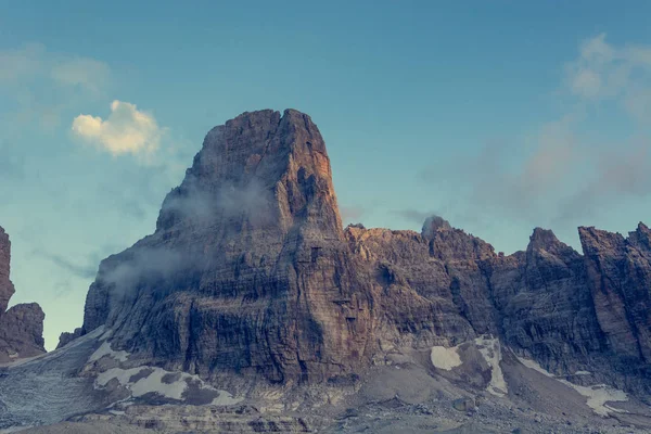 Spectacular mountain view at sunset. — Stock Photo, Image