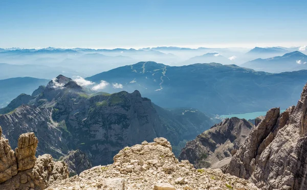 Incredibile vista sulle montagne . — Foto Stock