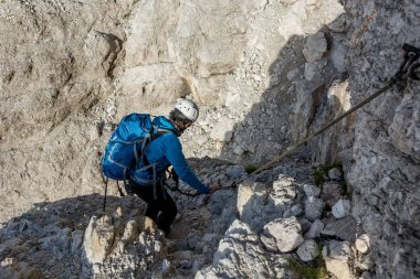 Mouintains içinde tırmanma dağcı.