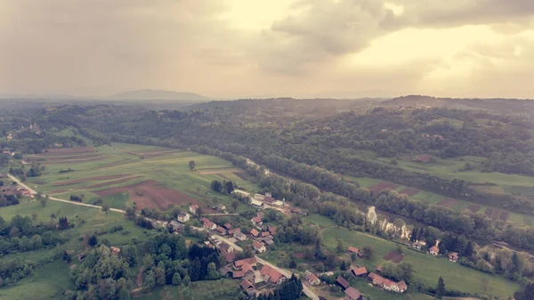 Vue aérienne de la campagne au coucher du soleil . — Photo