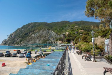 Monterosso al Mare, İtalya - 27 Nisan: plaj Monterosso defne, görünüm üzerinde 27 Nisan 2018 Monterosso al Mare, İtalya için