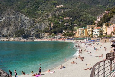 Monterosso al Mare, İtalya - 27 Nisan: plaj Monterosso defne, görünüm üzerinde 27 Nisan 2018 Monterosso al Mare, İtalya için