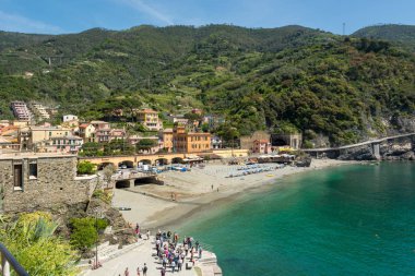 Monterosso al Mare, İtalya - 27 Nisan: plaj Monterosso defne, görünüm üzerinde 27 Nisan 2018 Monterosso al Mare, İtalya için