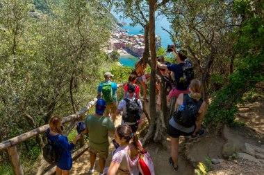 Vernazza, İtalya - 27 Nisan: Vernazza fotoğraflardan bakış, Vernazza, İtalya 27 Nisan 2018 alarak Torusit