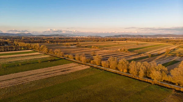 Vista aérea de los campos de otoño al atardecer . —  Fotos de Stock
