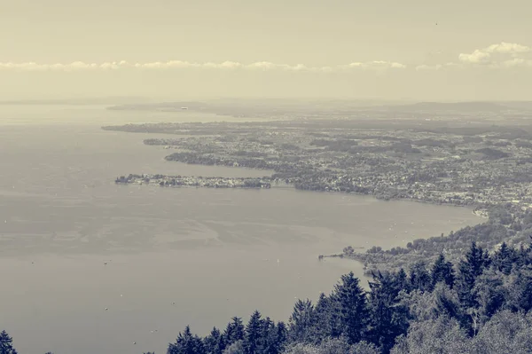 Vista panoramica sul lago di Costanza in una giornata di sole . — Foto Stock