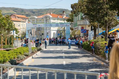 Isola, Slovenya - 7 Nisan 2018: Maraton - Engelliler için Istrski maraton destek sporu