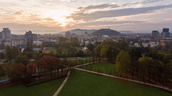 Nádherný ranní panoramatický výhled na město Lublaň. — Stock fotografie