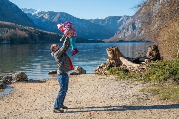 Father playing with daughter and throwing her into the air. — Stock Photo, Image