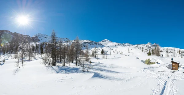 Spettacolare panorama montano invernale sulle Alpi austriache . — Foto Stock