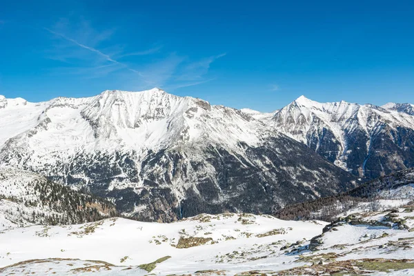 Spettacolare panorama montano invernale sulle Alpi austriache . — Foto Stock