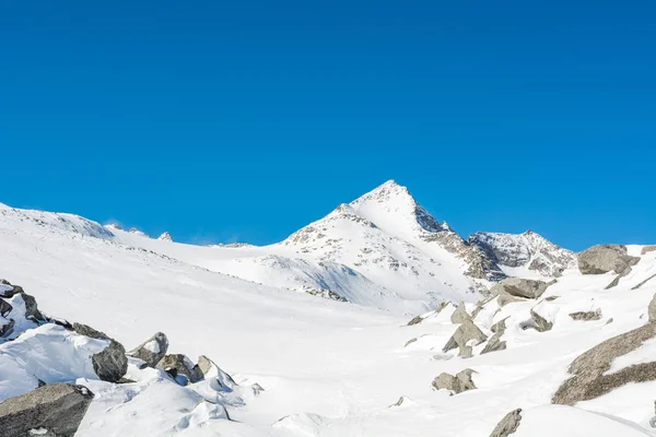 Spektakularna zimowa panorama gór w austriackich Alpach. — Zdjęcie stockowe
