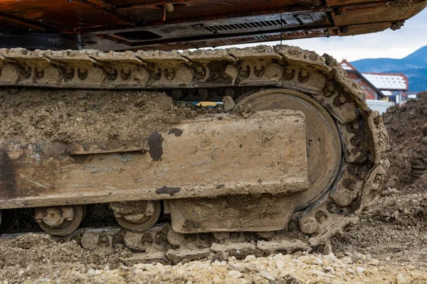 Tracce di una macchina escavatrice in un cantiere . — Foto Stock