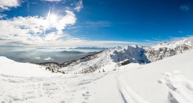 Karla kaplı yamaçlarıyla muhteşem bir kış manzarası..