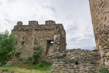 Aosta tepesindeki eski şatonun kalıntıları..