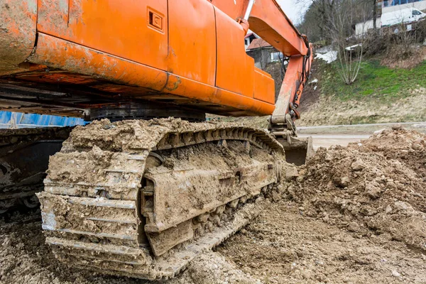 Tracce di una macchina escavatrice in un cantiere . — Foto Stock