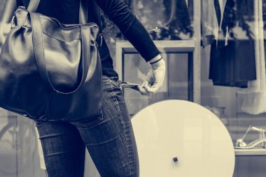 Artık alışveriş için para kalmadı, boş cep..