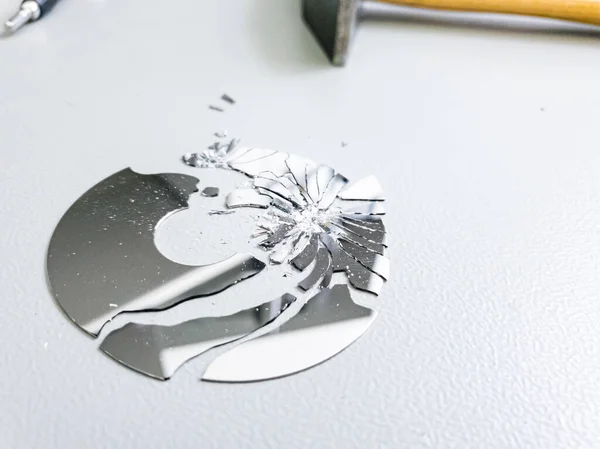 Bandeja destrozada del disco duro de la computadora. — Foto de Stock