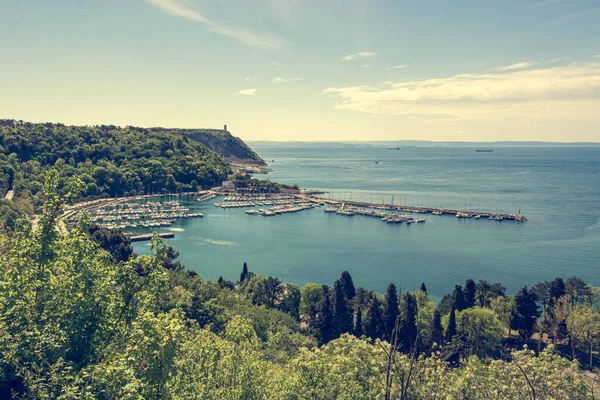 Spectacular sea view of luxury port with many yachts. — Stock Photo, Image