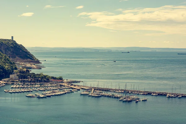 Nádherný výhled na moře luxusního přístavu s mnoha jachtami. — Stock fotografie
