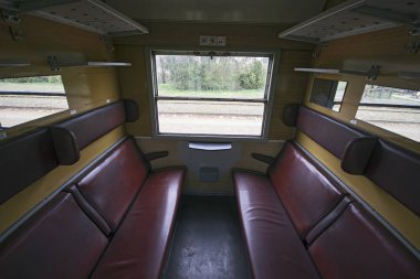 Eski boş tren kabin