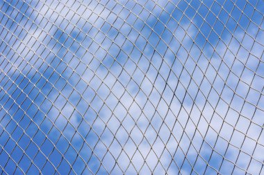 Mavi gökyüzü ile ağ