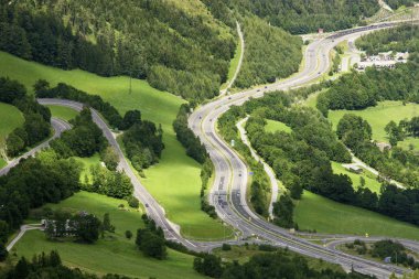 Alpen görünümüne Vadisi Otoban