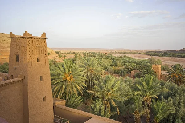 Vista desde el pueblo de Ksar Ait Ben Haddou Imagen de stock