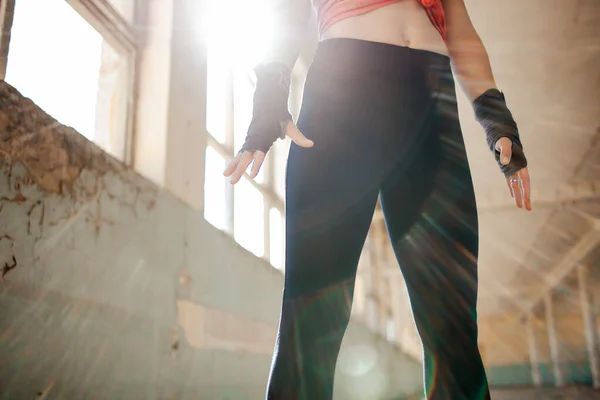 Onderste Deel Van Sterk Fit Vrouwelijk Lichaam Zwarte Legging Fitness — Stockfoto