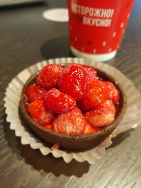 Saint Petersburg Russia Very Tasty Dessert Basket Fresh Raspberries Cream — ストック写真