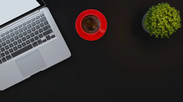 Dizüstü Bilgisayar Kırmızı Bardak Siyah Masa Arkasındaki Küçük Bitki Görüntüleme — Stok fotoğraf